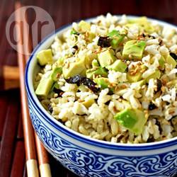 Salade bowl met rijst en avocado recept