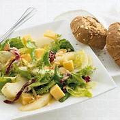 Winterse salade met kaas en peer recept