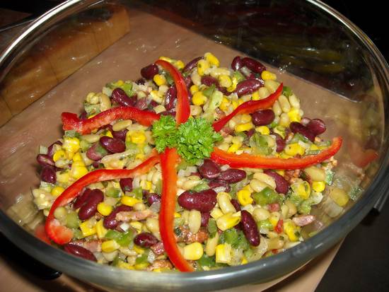 Salade van gemengde bonen met paprika en spekreepjes recept ...