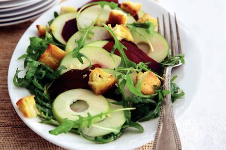 Zoet-pittige salade met knoflookcroutons