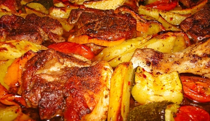 Heerlijk grieks mixed vleespannetje met groente recept