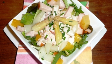 Salade (cocktail) met asperges, gerookte kip en mango recept ...