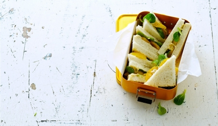 Mini-sandwiches met hummus en abrikoos recept
