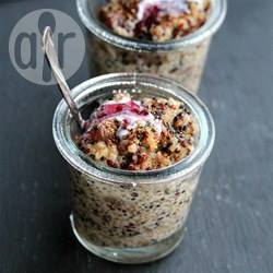 Quinoa ontbijt met kaneel en rozijnen recept