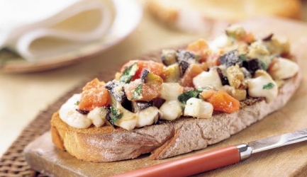 Bruschette met aubergine en mozzarella recept