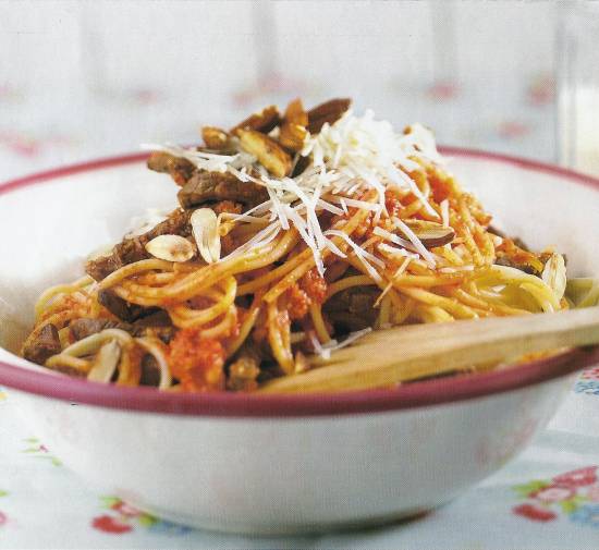 Spaghetti met geroosterde paprika en biefstuk recept