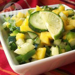 Salsa met mango en komkommer recept