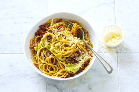 Spaghetti avocado-carbonara