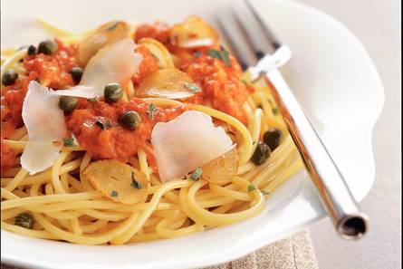 Spaghetti met geroosterde-paprikasaus