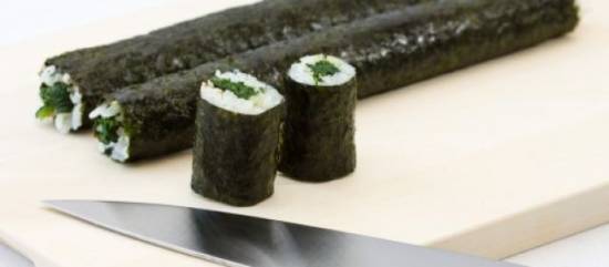 Spinazie-sushi met tonijn en sesam recept