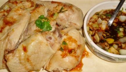 Kip in chinese bouillon getrokken met dipsaus van qin recept ...