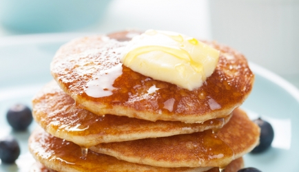 American pancakes met blauwe bessen recept