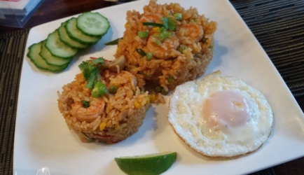 Gebakken thaise rijst met garnalen (kao pad khung) recept ...