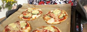 Tortilla-pizza's met gegrilde courgette en mozzarel recept ...