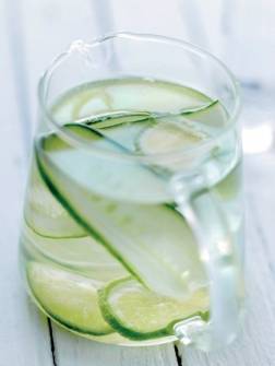 Komkommer-limoenwater recept
