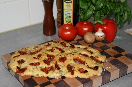Olijfbrood met zongedroogde tomaatjes recept