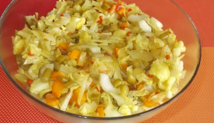 Atjar boemboe met veel knapperige groenten recept