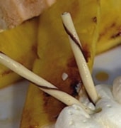 Gegrilde ananas met grand marnier siroop &; vanille-ijs recept ...
