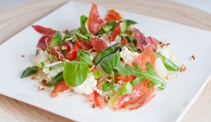 Salade van groene asperges en rauwe ham recept