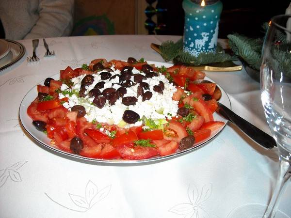 Griekse tomatensalade met een heerlijke dressing recept ...
