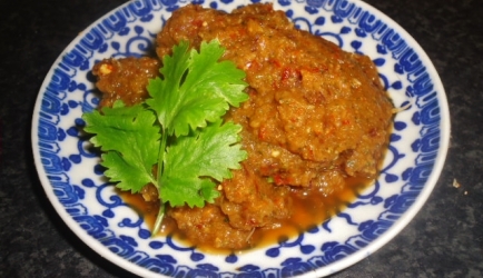 Zelfgemaakte rode curry pasta recept