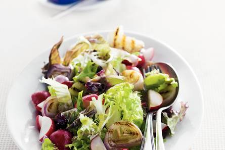 Salade met radijs en ansjovisdressing