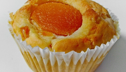 Het leukste paastaartje: muffins als spiegeleitjes recept