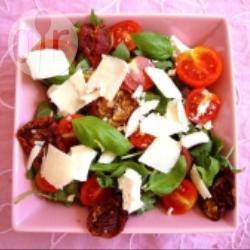 Rucola salade met ricotta en zongedroogde tomaat recept ...