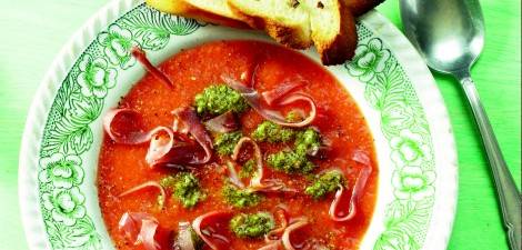 Toscaanse tomatensoep met pesto recept