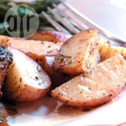 Gebakken nieuwe aardappelen met rozemarijn recept