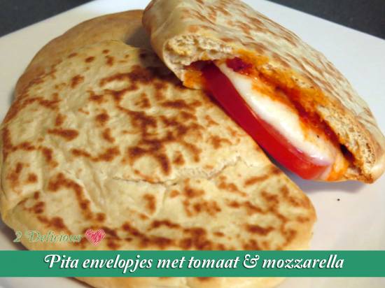 Pita envelopjes met tomaat & mozzarella recept