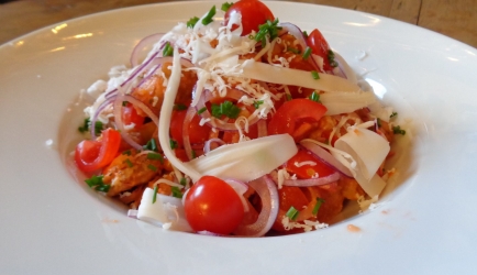 Panzanella, heerlijke italiaanse maaltijdsalade met tomaat e recept ...