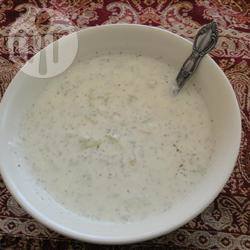Perzische yoghurtsalade met komkommer en dille recept