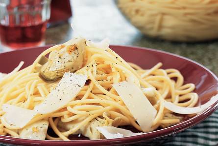 Spaghetti met knoflookolie en artisjokharten