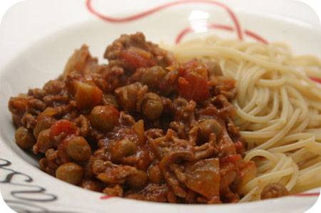 Spaghetti met kapucijners en gehakt in tomatensaus recept ...