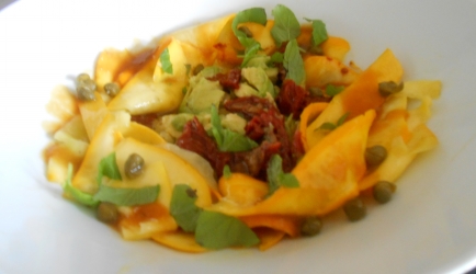 Courgettesalade met mangodressing recept