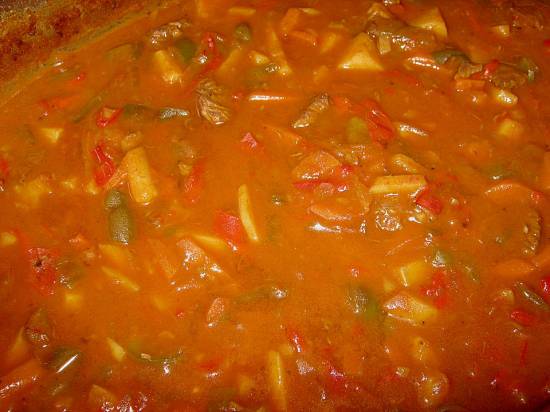 Smullen: rijk gevulde verse kruidige goulash soep recept ...
