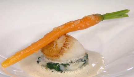 Coquilles gebakken en tartaar met schaaldierbouillon recept ...