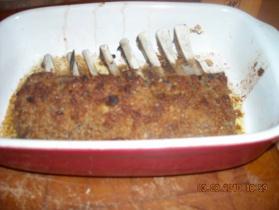 Gegrilde lamsrack met een knapperig korstje recept