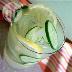 Verfrissend komkommer-citroendrankje recept