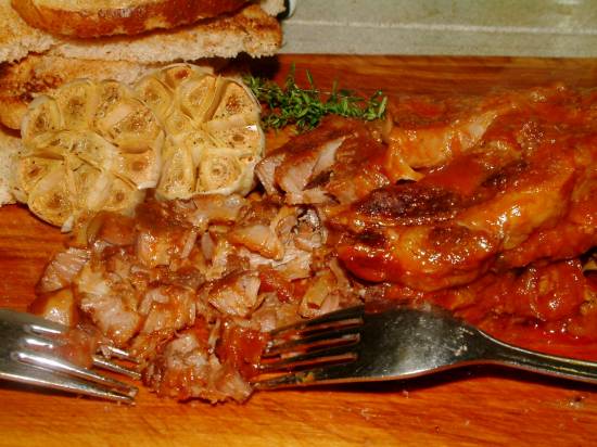 Pulled pork met gepofte knoflook recept