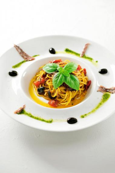 Recept 'spaghetti met ansjovis en olijven'