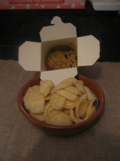 Chinese roerbakmie met kip en cashewnoten. recept
