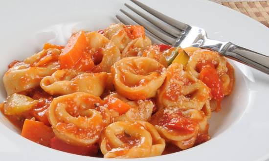 Snel_recept: tortellini met tomaten-roomsaus recept