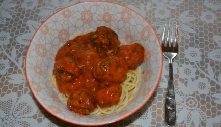 Spaghetti met spinazieballetjes recept