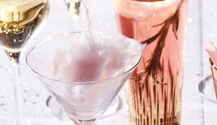 Een zoete suikerspin-cocktail