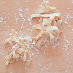 Zelfgemaakte verse pasta (zonder pastamachine) recept