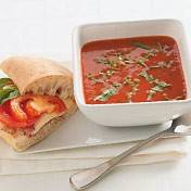 Italiaanse tomatensoep met een ciabattasandwich recept ...