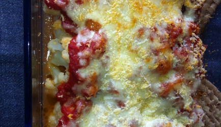 Bloemkool uit de oven met tomatensaus en mozzarella. cavolfiore ...