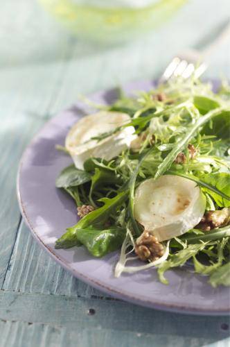 Gemengde salade met walnoten en geitenkaas recept